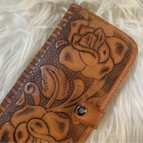Vintage Tooled Leather Rose Floral Zipper Mirror Wallet - Picture 7 of 11